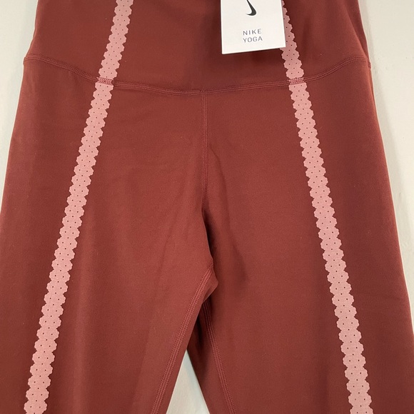 Nike yoga luxe 😍😃 - Picture 4 of 8